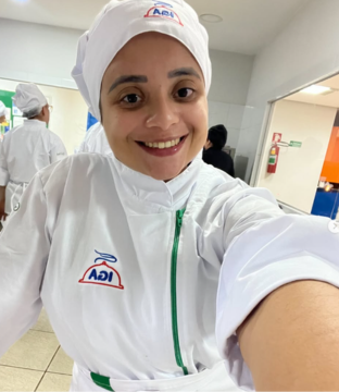 Nathália, fundadora e criadora da Nath's Doces em Goiânia